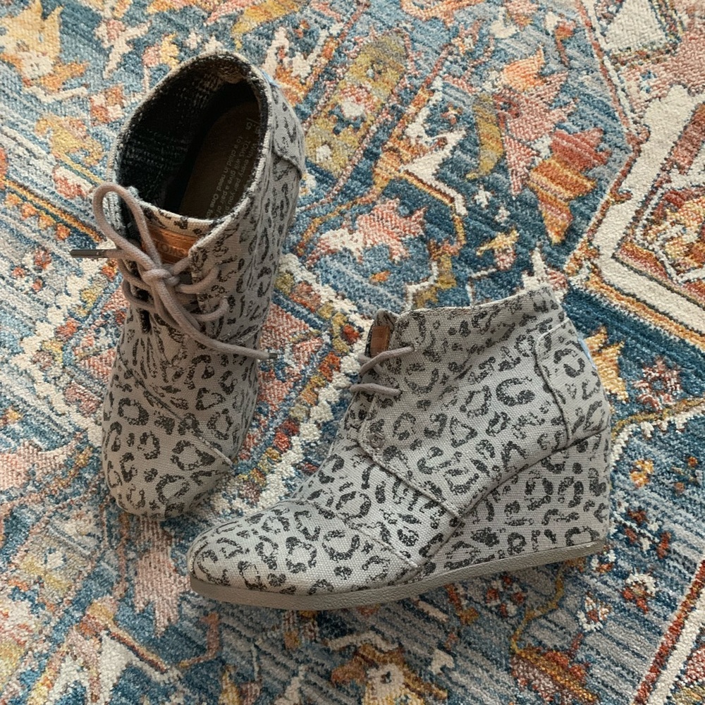 TOMS wedges